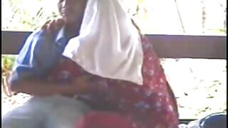 ಬಿಚಿ ಫೇರ್ ಕೂದಲಿನ ಚಿಕ್ ಹಿಂದಿ ಮಾದಕ ಚಿತ್ರ ತನ್ನ ಬುಸ್ಟಿ ಶ್ಯಾಮಲೆ ಕುಕಿಯನ್ನು ಡಿಲ್ಡೊ ಜೊತೆ ಸಂತೋಷಪಡಿಸುತ್ತದೆ